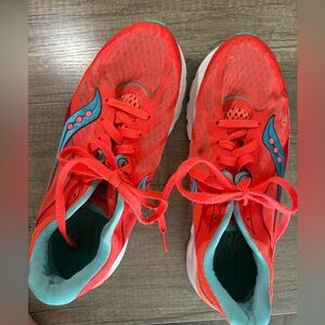 Saucony Womens Kinvara5 S10238-2 Size 8 Orange Blue Athletic Running Shoes. EUC.